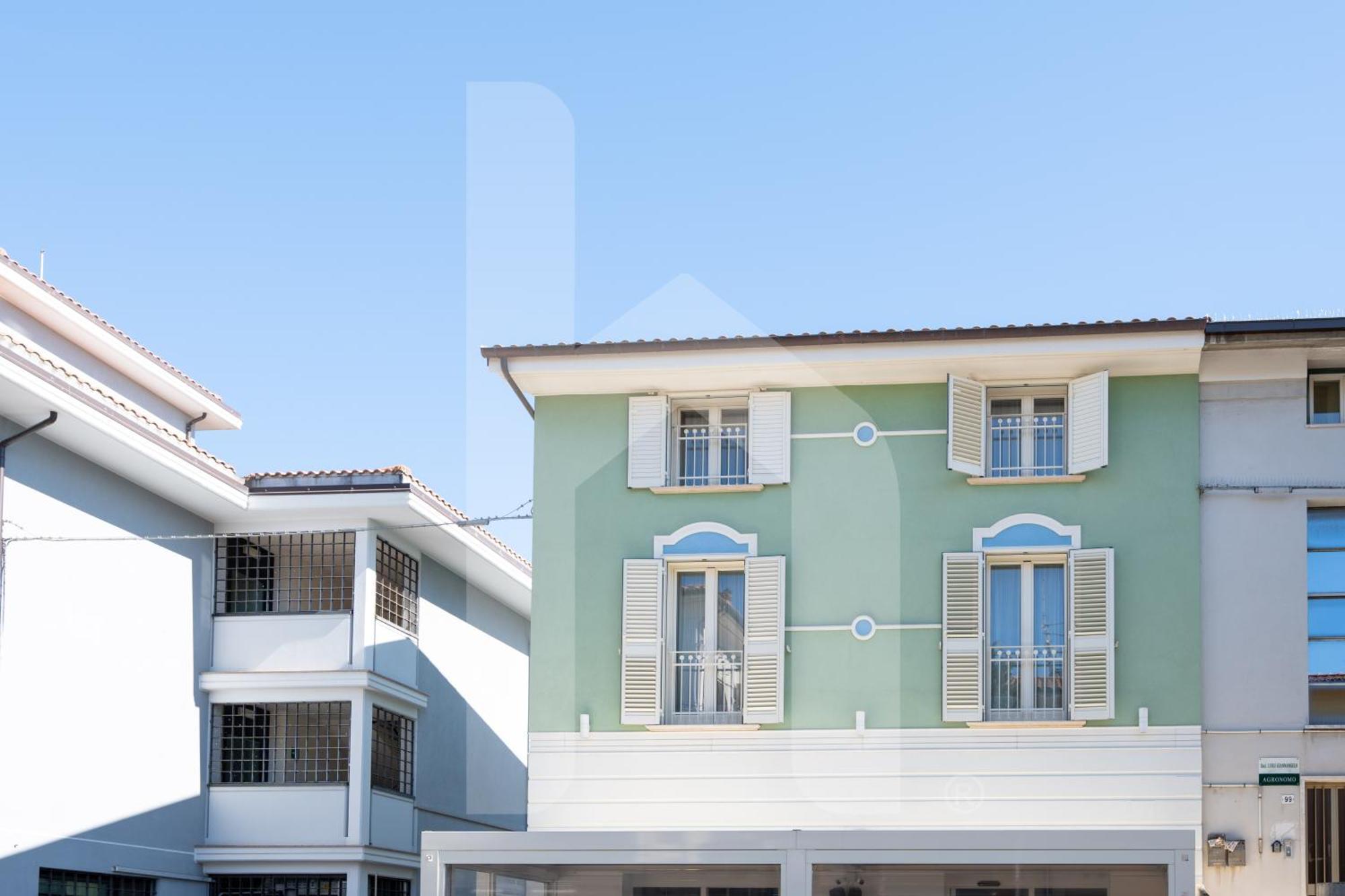 Homiday - Residenza D'Annunzio Apartment ปีเนโต ภายนอก รูปภาพ